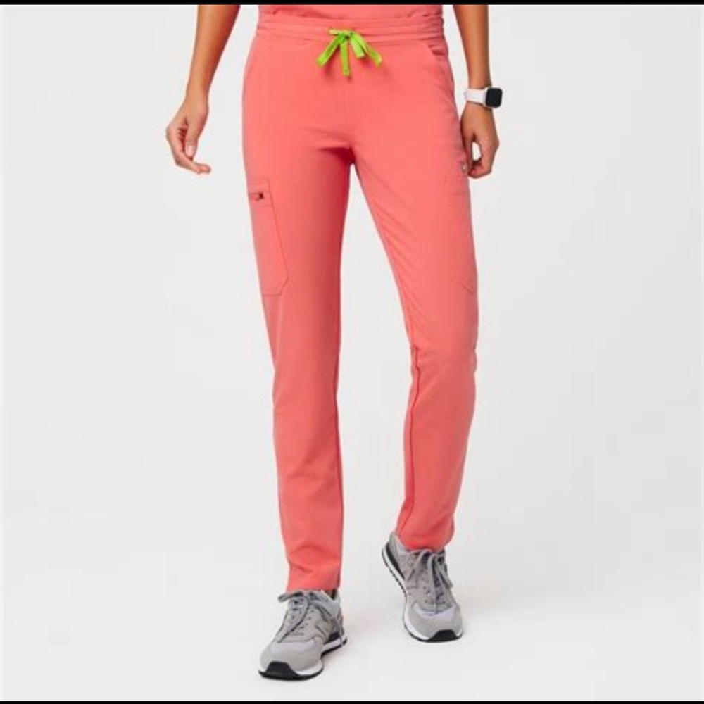 Figs Yola Hot Coral.